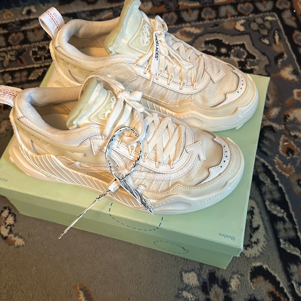 Off White